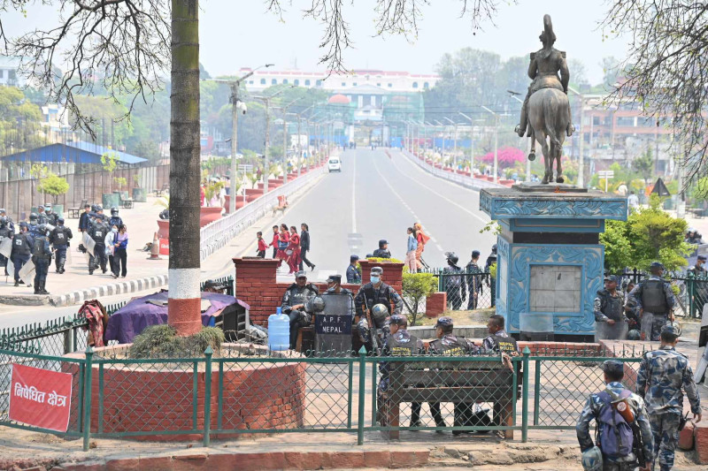 भद्रकालीमा यातायात ठप्प, सुरक्षा व्यवस्था कडा (तस्वीरहरू)